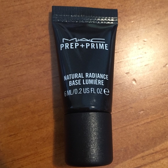 MAC Prep + Prime Natural Radiance Base - Picture 2 of 6